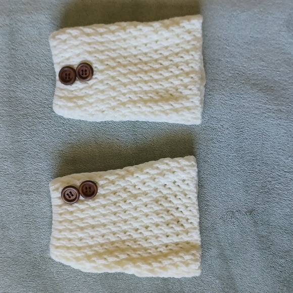 NIP Womans Short Ivory Boot Covers With Buttons - Picture 2 of 4